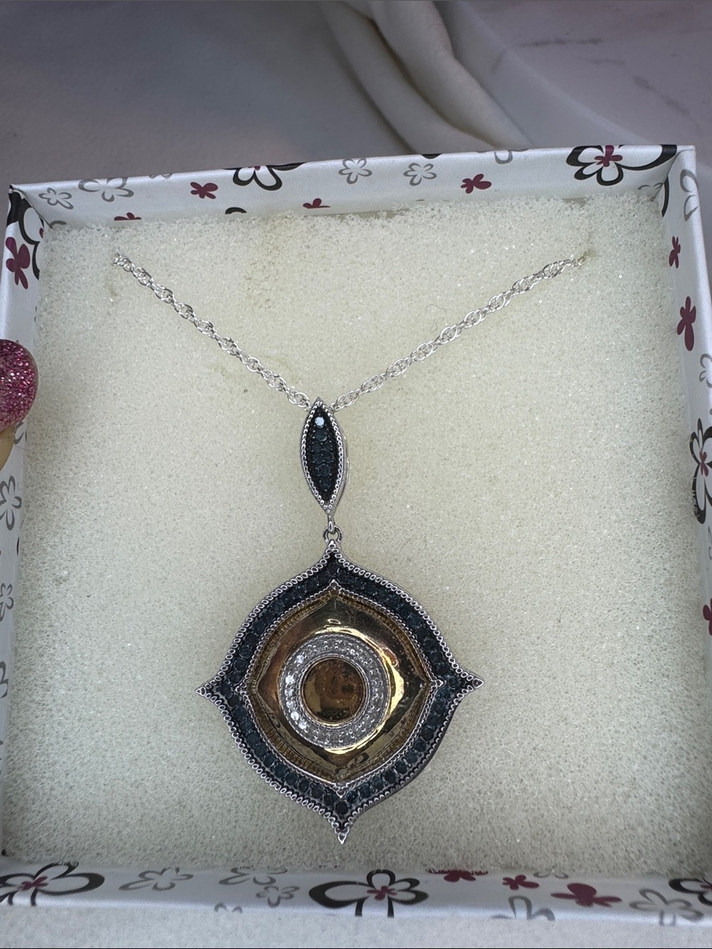 Sterling silver pendant and small diamonds